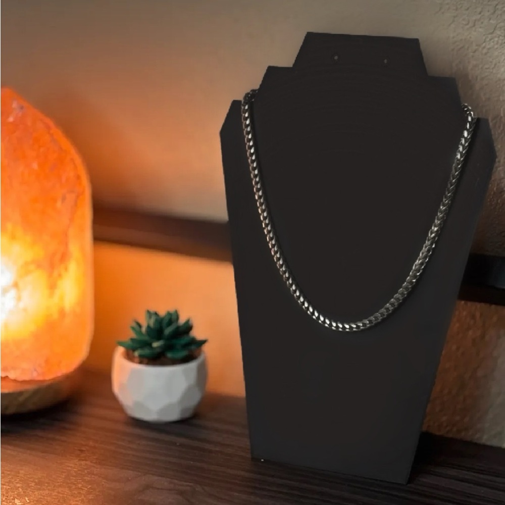 3D Printed Necklace and Earring Display